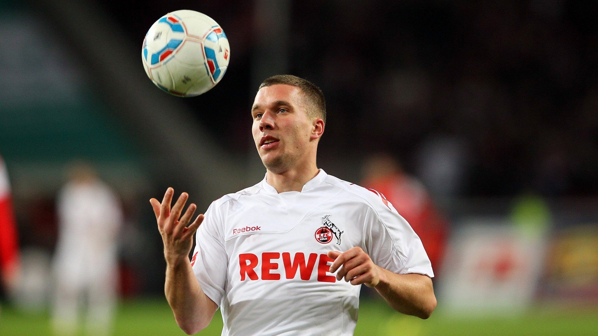 开云体育官方入口-球队进攻主导权是否由中路向边路转移,足球中路进攻是指 第2张 开云体育官方入口-球队进攻主导权是否由中路向边路转移,足球中路进攻是指 第2张