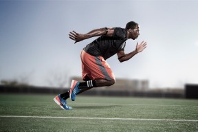 开云全站-维拉中场推进快速拉开空间制造机会，维拉villa