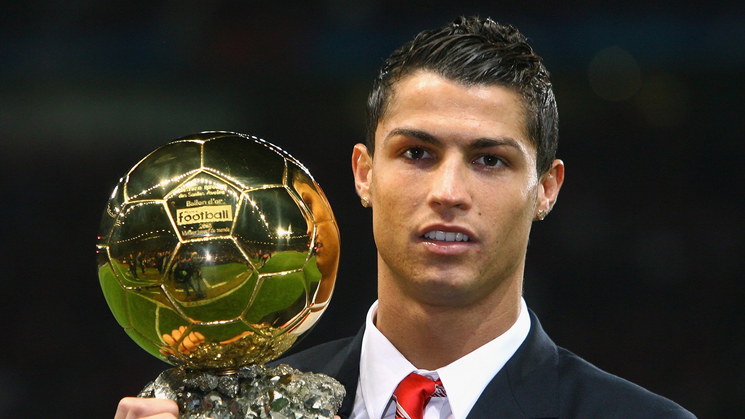 校园足球特色课程融合战术理念激发学生兴趣，学校足球特色教育介绍